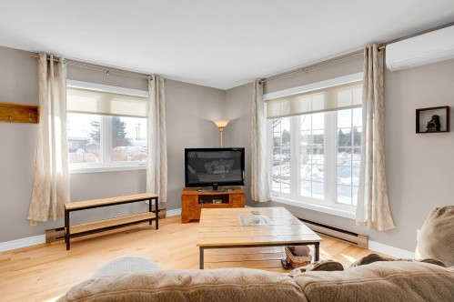 Salon - 202 Rue Des Pins, Prévost, QC - Indoor Photo Showing Living Room