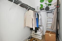 Walk-in closet - 