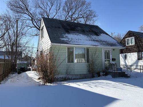 702 Harbison Ave, Winnipeg, MB 