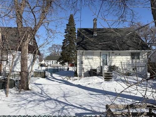 702 Harbison Ave, Winnipeg, MB 