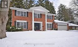 131 CASTLE CRESCENT  Oakville, ON L6J 5H4