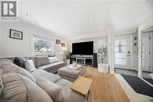 43 Kipling Crescent, Ajax, ON - Indoor Photo Showing Living Room