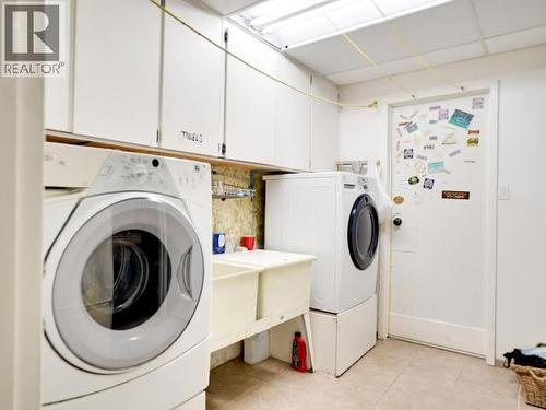 4029 Lytton Ave, Powell River, BC - Indoor Photo Showing Laundry Room