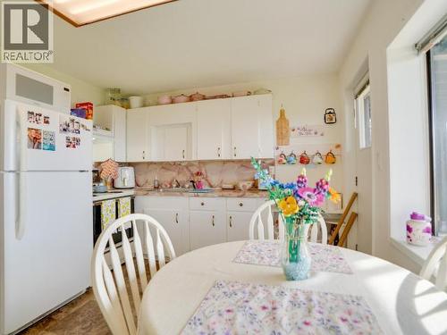 4029 Lytton Ave, Powell River, BC - Indoor Photo Showing Dining Room
