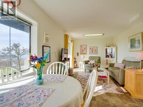 4029 Lytton Ave, Powell River, BC - Indoor