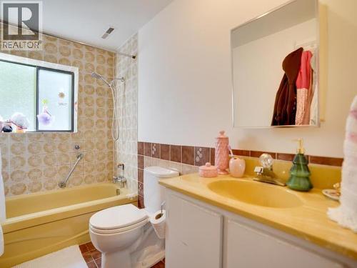4029 Lytton Ave, Powell River, BC - Indoor Photo Showing Bathroom