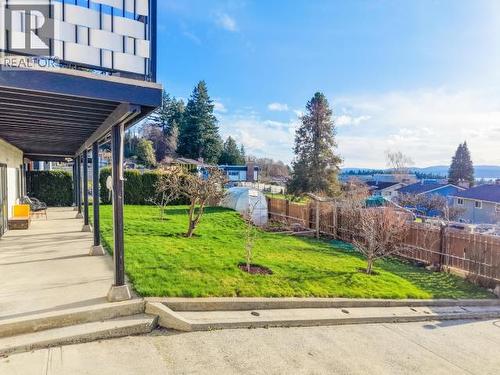 4029 Lytton Ave, Powell River, BC - Outdoor