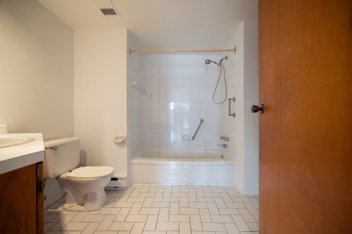 Bathroom - 346 Boul. Samson, Laval (Sainte-Dorothée), QC - Indoor Photo Showing Bathroom