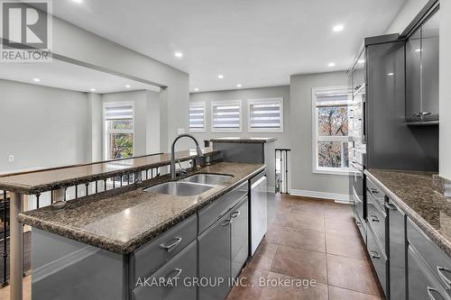 2365 Bankside Drive, Mississauga, ON - Indoor Photo Showing Kitchen With Double Sink With Upgraded Kitchen