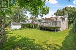 Backyard view with the shed - 