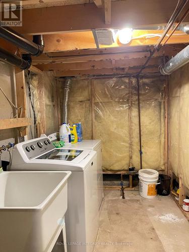27 Santa Cruz Private, Ottawa, ON - Indoor Photo Showing Laundry Room