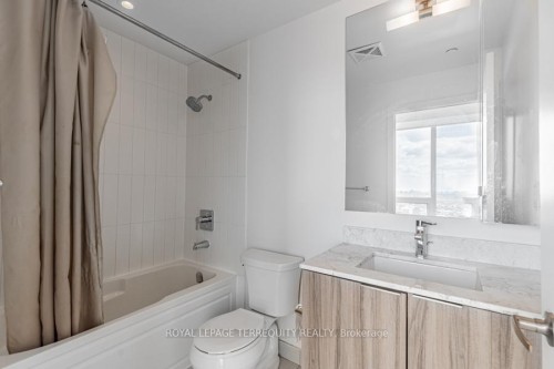 3106-955 Bay Street, Toronto, ON - Indoor Photo Showing Bathroom