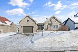 211 Rue des Francs-Tireurs  Les Coteaux, QC J7X 1P6