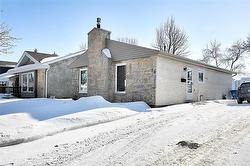 75 Greensboro BAY  Winnipeg, MB R3T 4K9