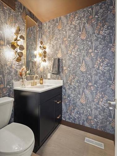 102 Ebb Tide Dr, Winnipeg, MB 