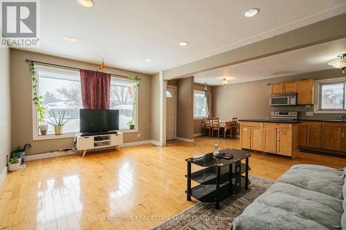 268 Ross Avenue, Kitchener, ON - Indoor Photo Showing Living Room