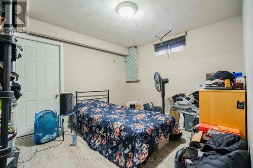268 Ross Avenue, Kitchener, ON - Indoor Photo Showing Bedroom