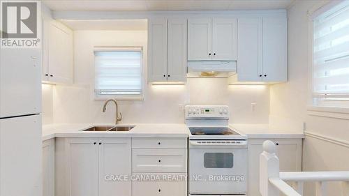 22 Broadview Avenue, Cambridge, ON - Indoor Photo Showing Kitchen With Double Sink