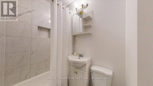 22 Broadview Avenue, Cambridge, ON - Indoor Photo Showing Bathroom