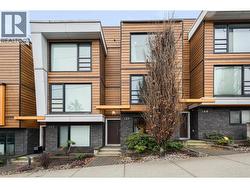 147 ST. PATRICKS AVENUE  North Vancouver, BC V7L 0E7