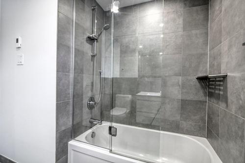 Bathroom - 53-1 Av. Rosemount, Westmount, QC - Indoor Photo Showing Bathroom