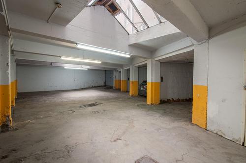 Garage - 53-1 Av. Rosemount, Westmount, QC - Indoor Photo Showing Garage