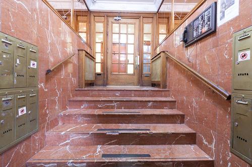 Hall - 53-1 Av. Rosemount, Westmount, QC - Indoor Photo Showing Other Room