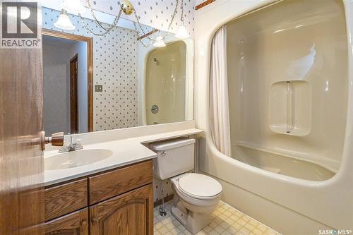 202 520 3Rd Avenue N, Saskatoon, SK - Indoor Photo Showing Bathroom