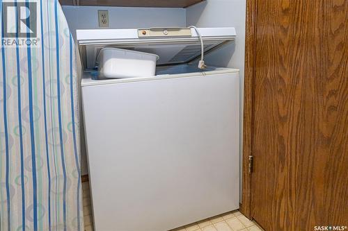 202 520 3Rd Avenue N, Saskatoon, SK - Indoor Photo Showing Laundry Room