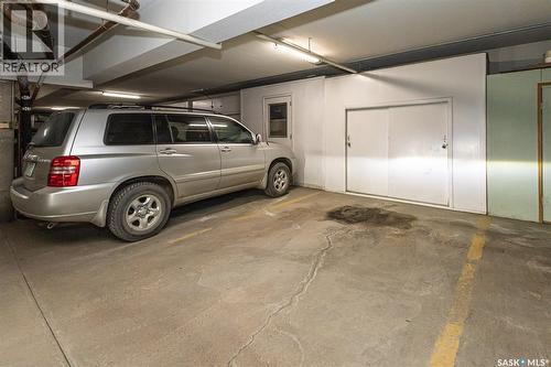 202 520 3Rd Avenue N, Saskatoon, SK - Indoor Photo Showing Garage