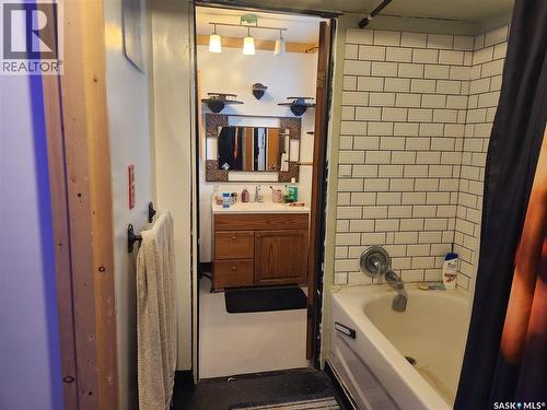 421 4Th Street, Chaplin, SK - Indoor Photo Showing Bathroom