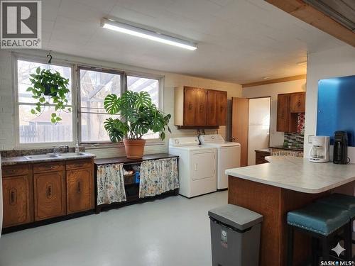 421 4Th Street, Chaplin, SK - Indoor Photo Showing Laundry Room