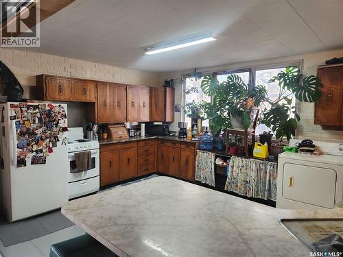 421 4Th Street, Chaplin, SK - Indoor