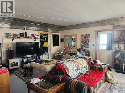 421 4Th Street, Chaplin, SK - Indoor