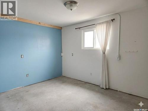 421 4Th Street, Chaplin, SK - Indoor