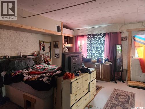 421 4Th Street, Chaplin, SK - Indoor