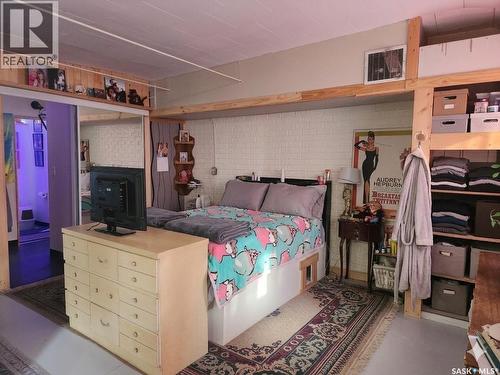 421 4Th Street, Chaplin, SK - Indoor Photo Showing Bedroom