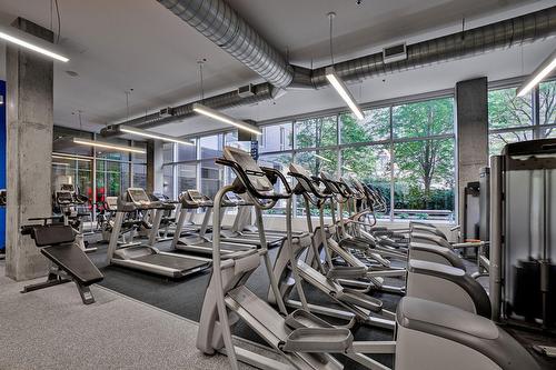 Exercise room - 437-1414 Rue Chomedey, Montréal (Ville-Marie), QC - Indoor Photo Showing Gym Room