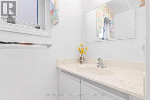 4461 Gladebrook Crescent, Mississauga, ON - Indoor Photo Showing Bathroom