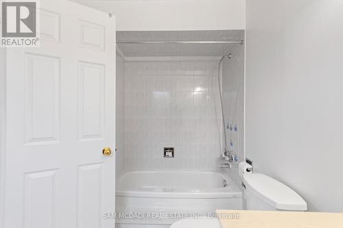 4461 Gladebrook Crescent, Mississauga, ON - Indoor Photo Showing Bathroom