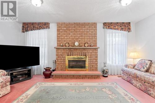 4461 Gladebrook Crescent, Mississauga, ON - Indoor Photo Showing Living Room With Fireplace