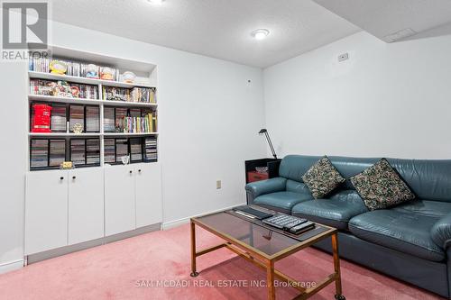 4461 Gladebrook Crescent, Mississauga, ON - Indoor Photo Showing Living Room