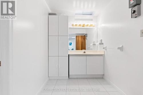 4461 Gladebrook Crescent, Mississauga, ON - Indoor Photo Showing Bathroom