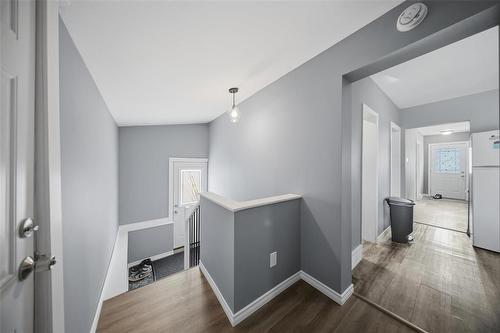 515 Regent (East) Avenue E, Winnipeg, MB - Indoor Photo Showing Other Room