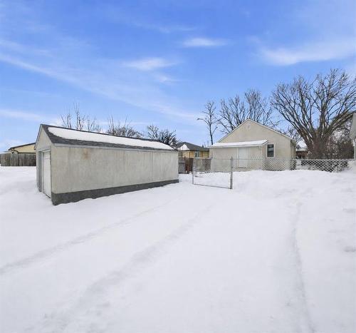515 Regent (East) Avenue E, Winnipeg, MB - Outdoor