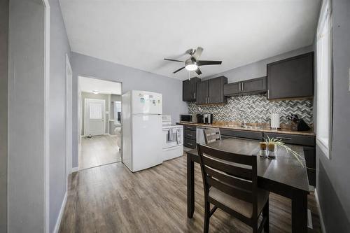 515 Regent (East) Avenue E, Winnipeg, MB - Indoor Photo Showing Kitchen