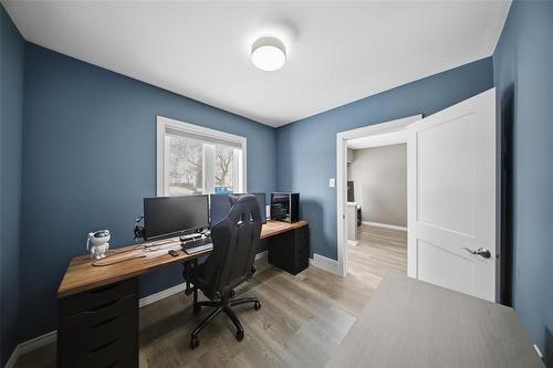 515 Regent (East) Avenue E, Winnipeg, MB - Indoor Photo Showing Office