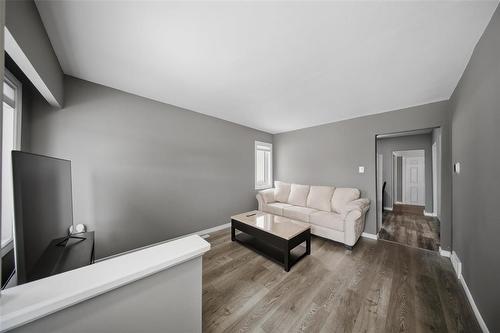 515 Regent (East) Avenue E, Winnipeg, MB - Indoor