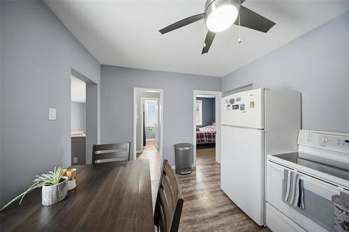 515 Regent (East) Avenue E, Winnipeg, MB - Indoor Photo Showing Kitchen