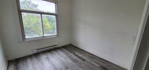 Chambre à coucher - 8621 Rue St-Denis, Montréal (Villeray/Saint-Michel/Parc-Extension), QC - Indoor Photo Showing Other Room